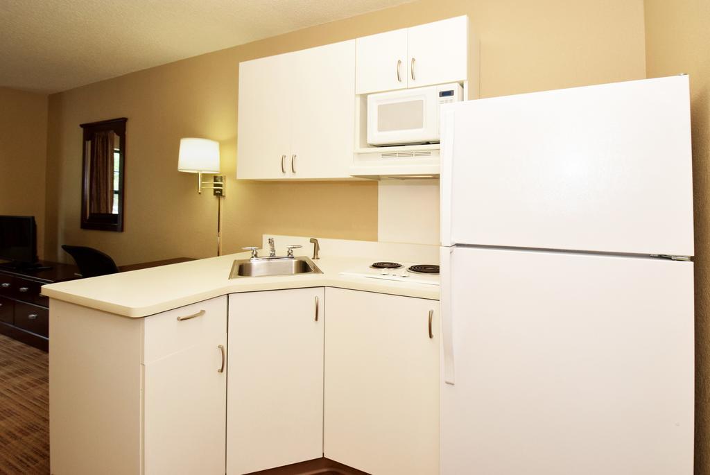 Extended America - Washington, Dc - - Fair Oaks Mall 2*